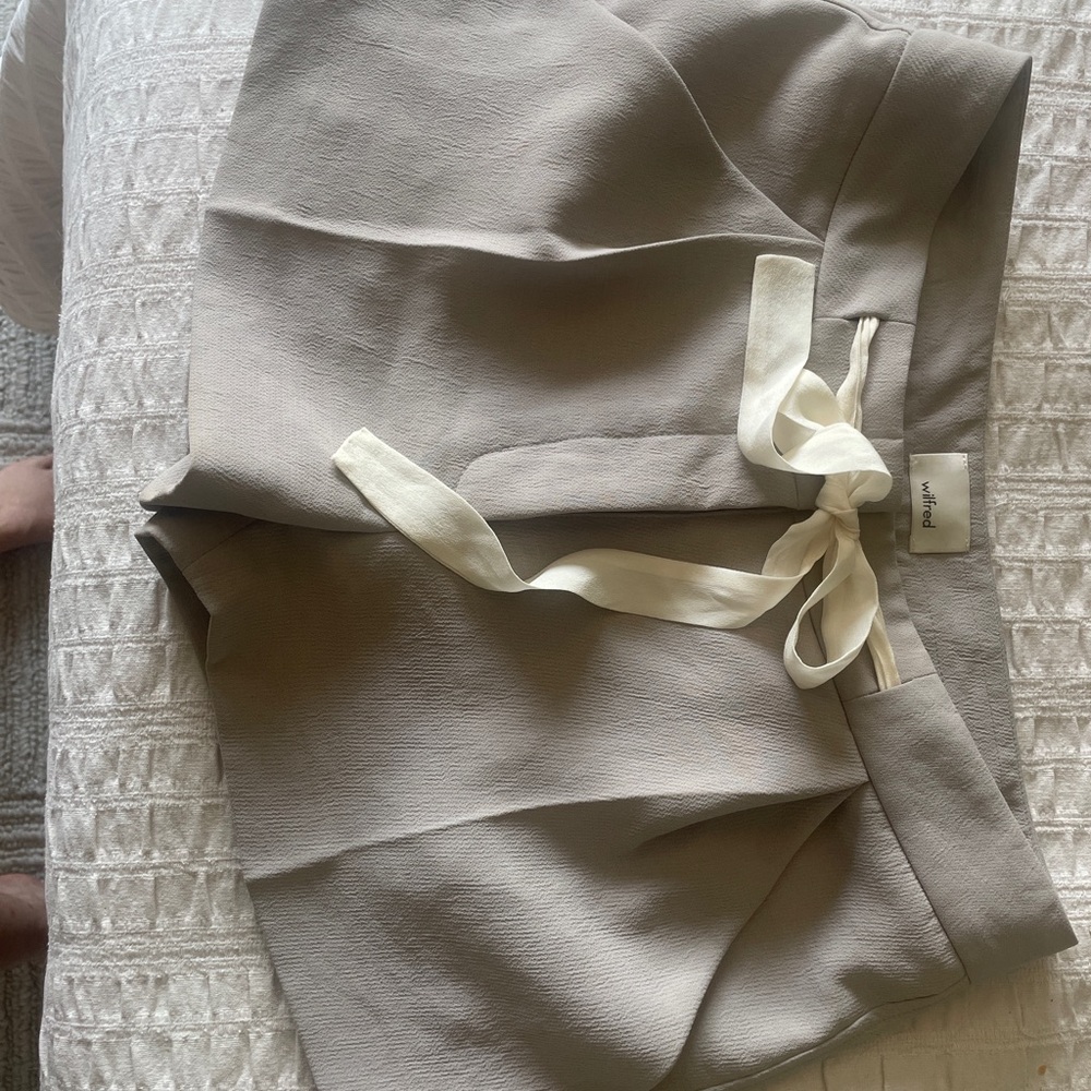 Wilfred Allegra Shorts, Beige with Cream Accent